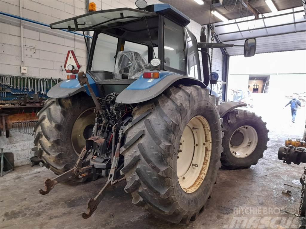 New Holland 8560 Traktori