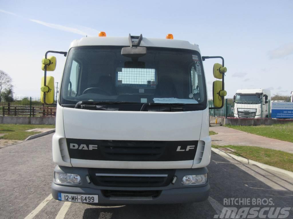 DAF 45.210 ATI Kamioni sa ravan platformom / vitlom
