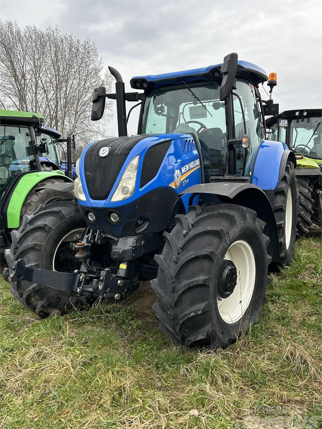 New Holland T 7.175 Traktori