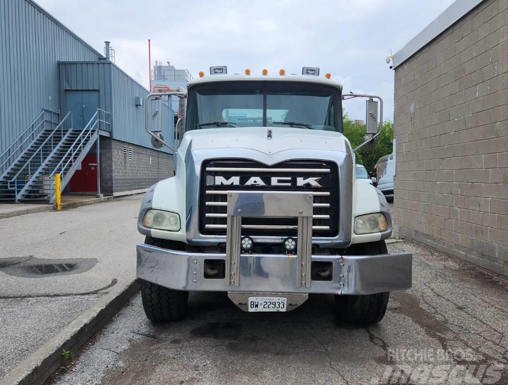 Mack Granite GU 813 Kamioni za podizanje kablova