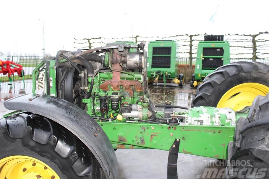 John Deere 6000- 30 4 cyl. Traktori