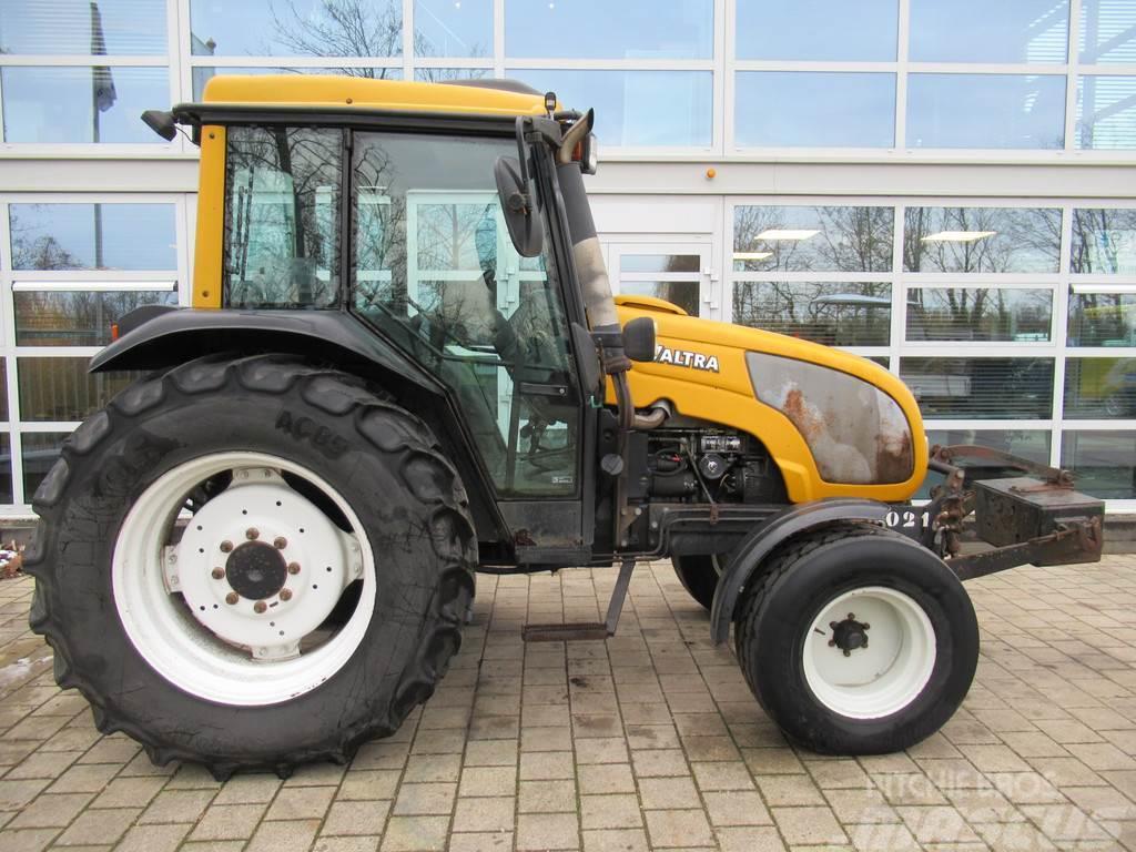 Valtra A75 4x2 + Fronthef Traktori