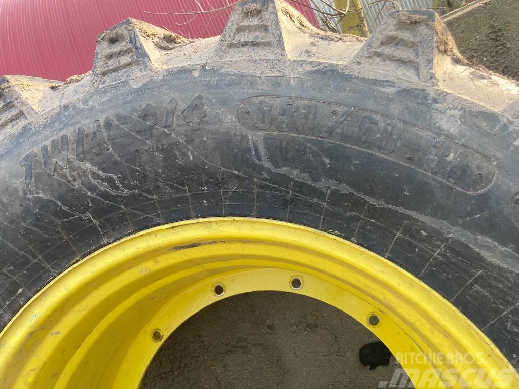 John Deere wide rims + trelleborg tyres Gume, točkovi i felne