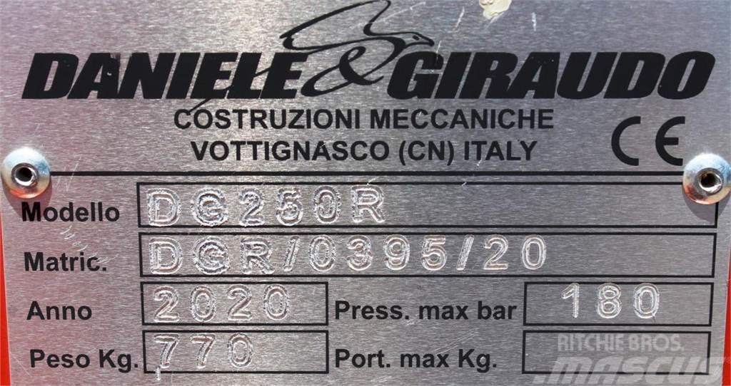  Heckbagger DG 250 R ( Daniele & Giraudo ) Oprema za prednji utovarivač