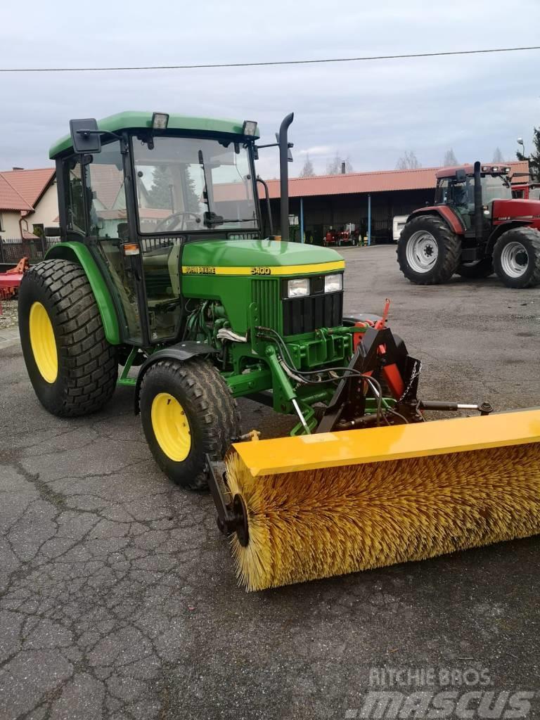 John Deere 5400 Manji traktori