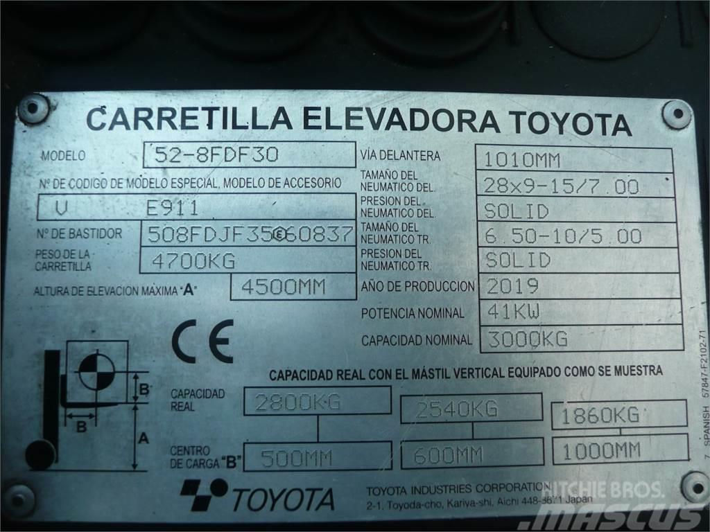 Toyota 52-8FDF30 MATRICULADA Dizelski viljuškari