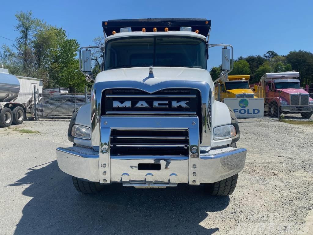Mack CT713 Kiperi kamioni