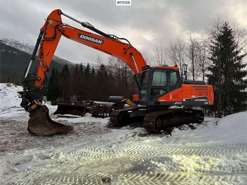 Doosan DX225 LC-5 excavator w/ rotor tilt, Cleaning bucke Bageri guseničari
