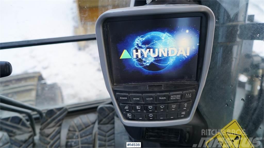 Hyundai HX520L digger w/ bucket. Bageri guseničari
