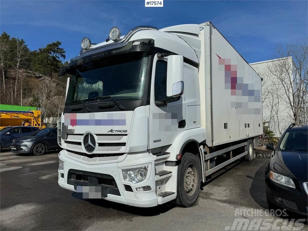Mercedes-Benz Actros 1833 4x2 box truck w/ full side opening and Sanduk kamioni