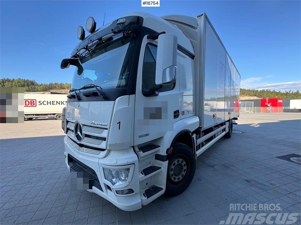 Mercedes-Benz Actros 1835 4x2 box truck w/ full side opening and Sanduk kamioni
