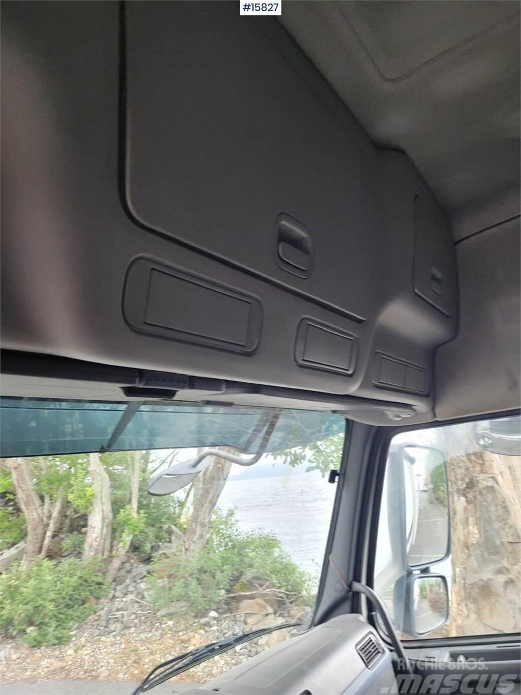Volvo FM 300 Cabinet car w/ full side opening. Sanduk kamioni