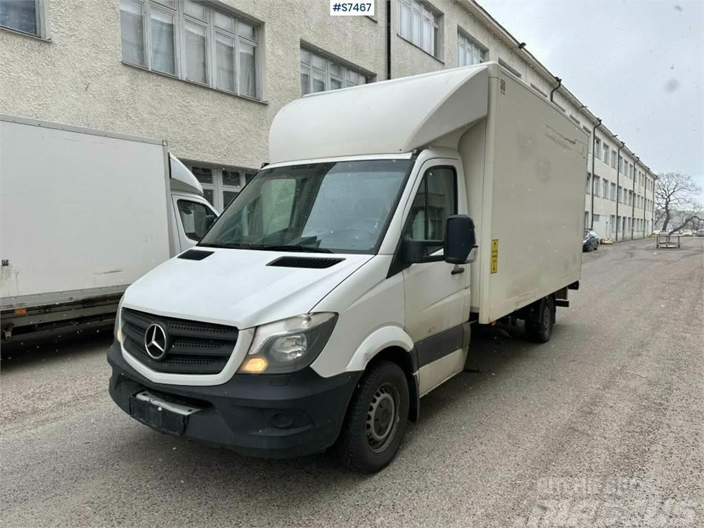 Mercedes-Benz Sprinter with tail lift Sanduk kamioni