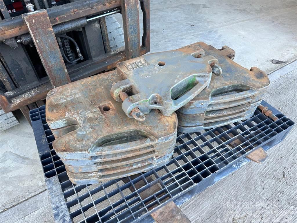 Massey Ferguson Set of front weights with centre tow weight Prednji tegovi