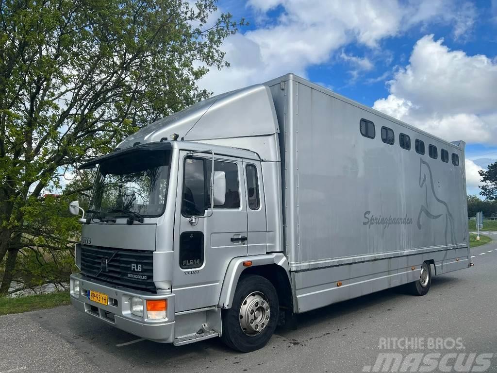 Volvo FL 614 12T 5 Paarden + Zadelkamer Kamioni za prevoz životinja