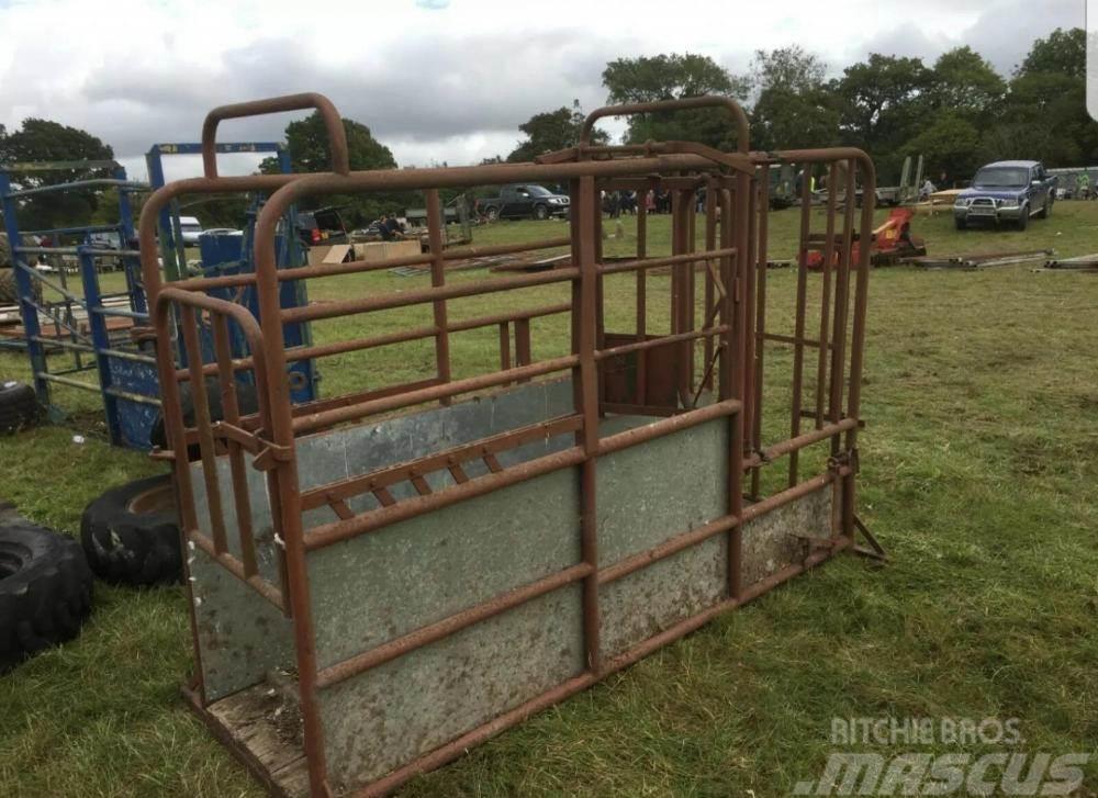 Cattle Crush £380 plus vat £456 Ostale poljoprivredne mašine