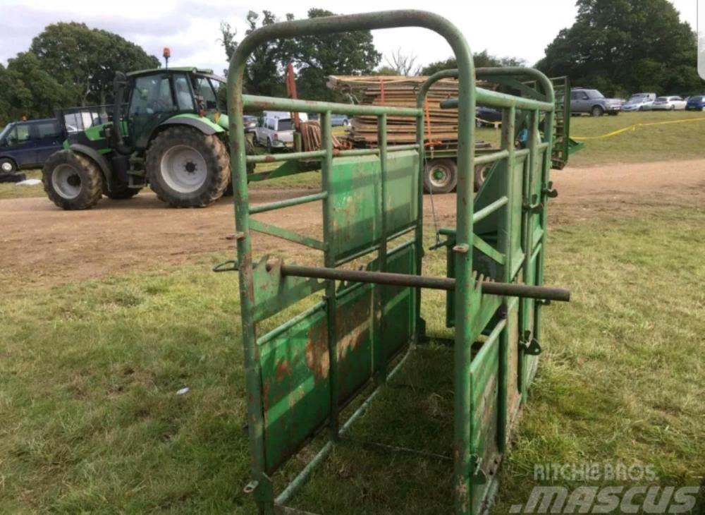  Cattle Crush £480 plus vat £576 Ostale poljoprivredne mašine