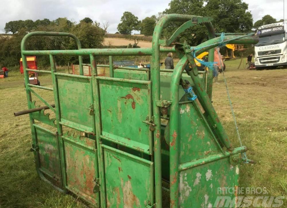  Cattle Crush £480 plus vat £576 Ostale poljoprivredne mašine