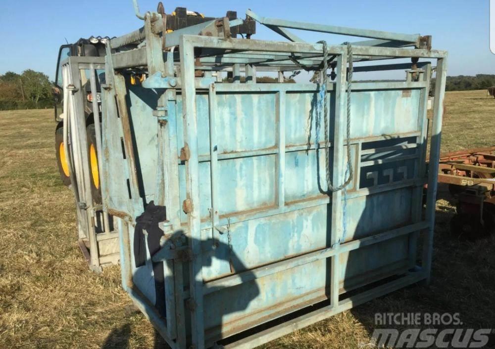  Cattle Crush £490 plus vat £588 Ostale poljoprivredne mašine