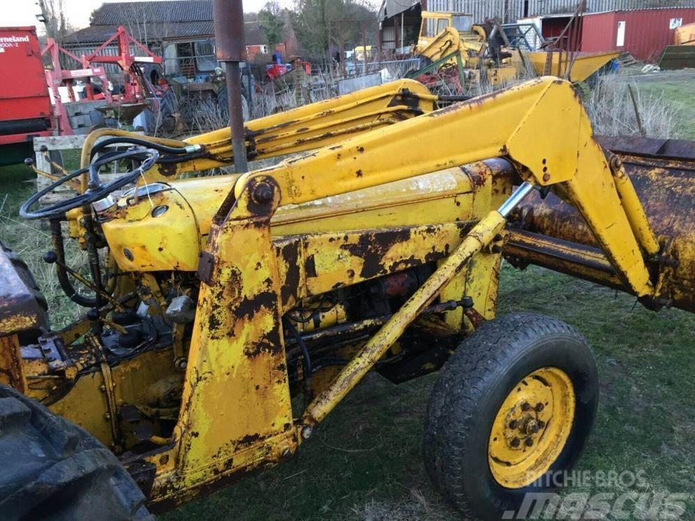 Massey Ferguson 135 Loader tractor £1750 Ostale komponente za građevinarstvo