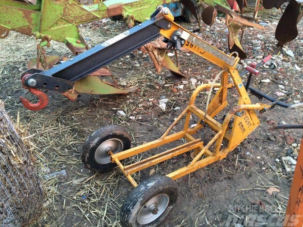 Probst manual operated wheeled hydraulic crane £250 plus  Ostale komponente za građevinarstvo