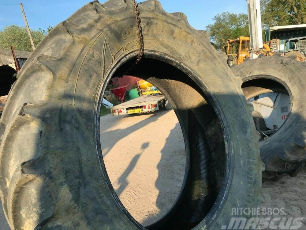  Tractor tyres 650/65 R 42 - £500 plus vat £600 Gume, točkovi i felne