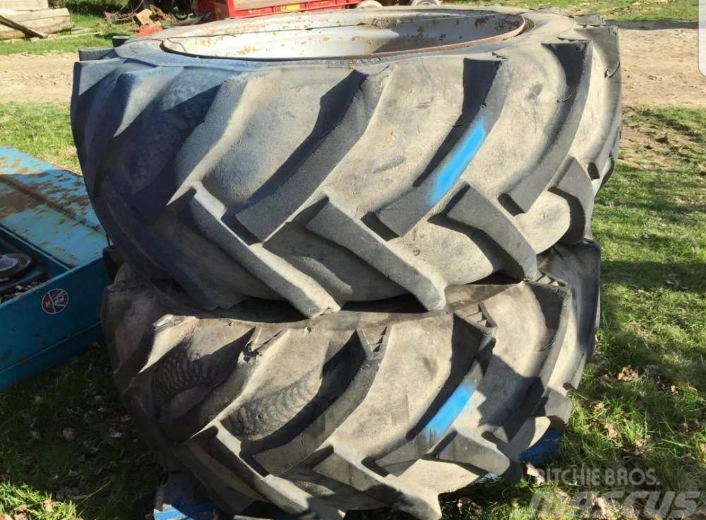  Tractor tyres and wheels 600/55-38 £300 plus vat £ Gume, točkovi i felne