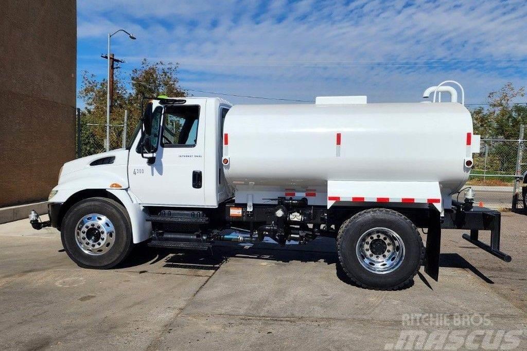 International 4300 Kamioni za vodu