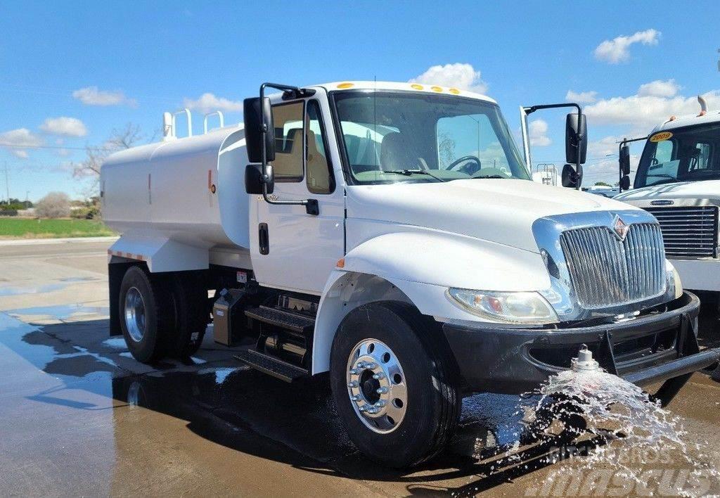 International 4300 Kamioni za vodu