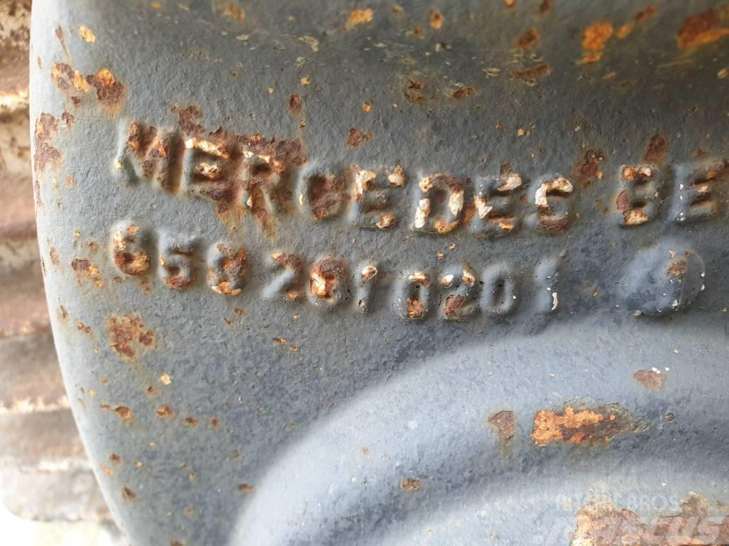 Mercedes-Benz VG 2400-3W/1 448 Hidraulika