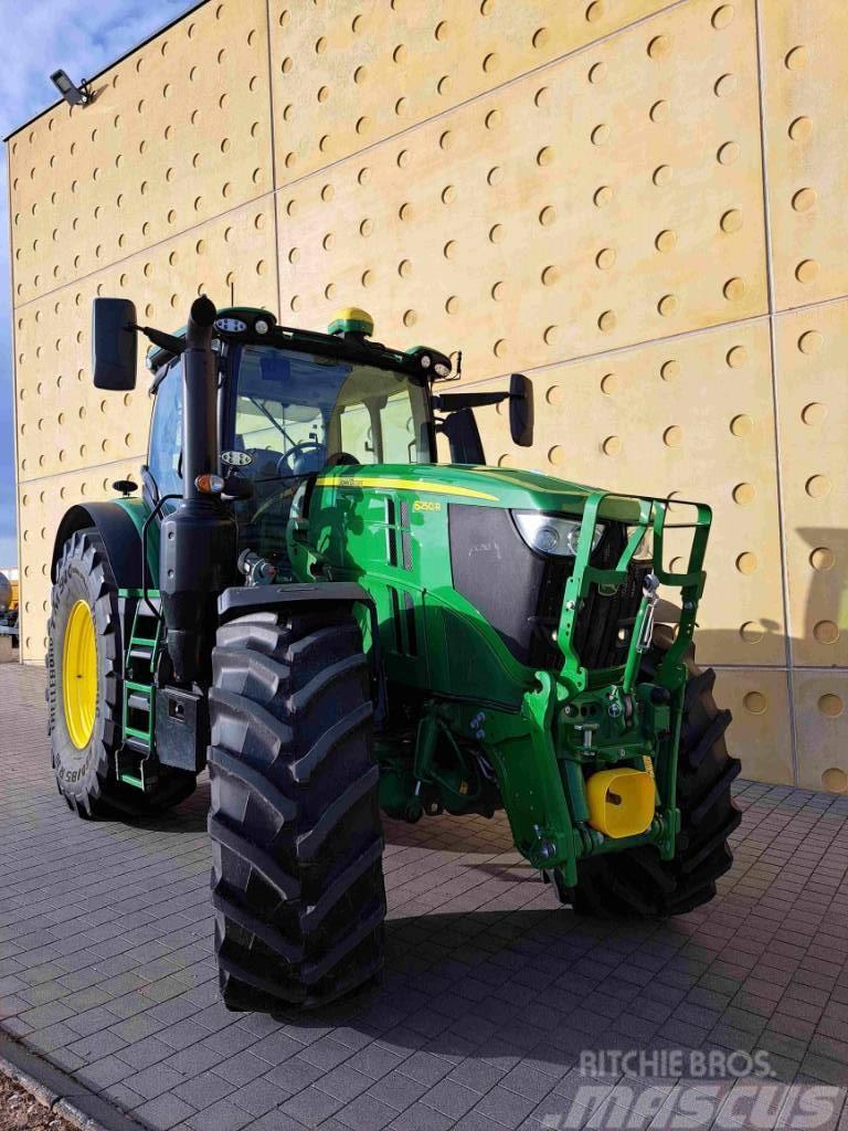 John Deere 6250 R Traktori