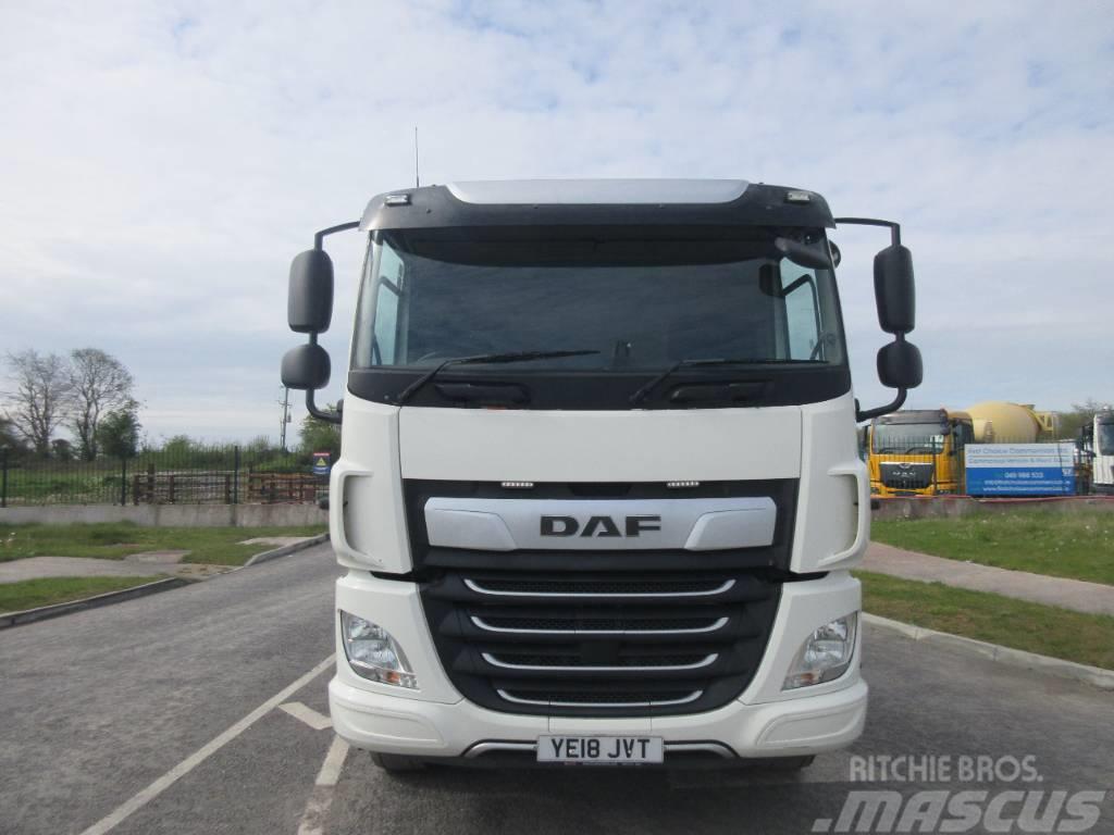 DAF CF450 Kamioni sa ravan platformom / vitlom