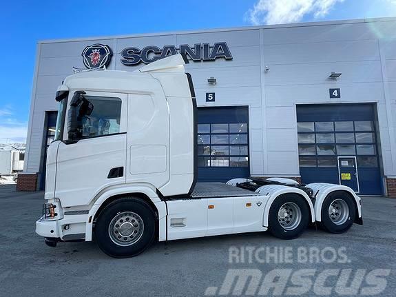 Scania R590A6x4NB, tandemløft Tegljači