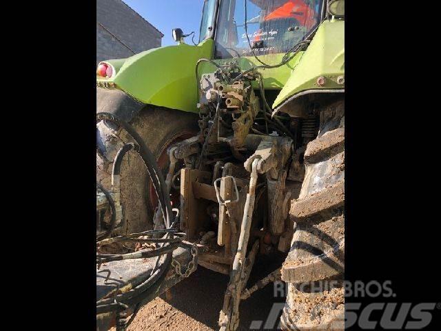 CLAAS AXION 850 Traktori