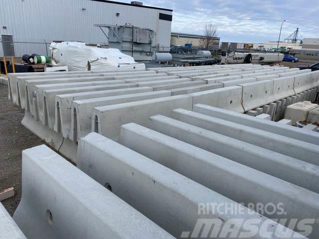  Quantity of (50) Concrete Barriers Ostalo