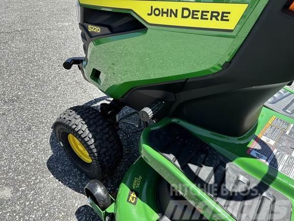 John Deere S220 Traktorske kosilice