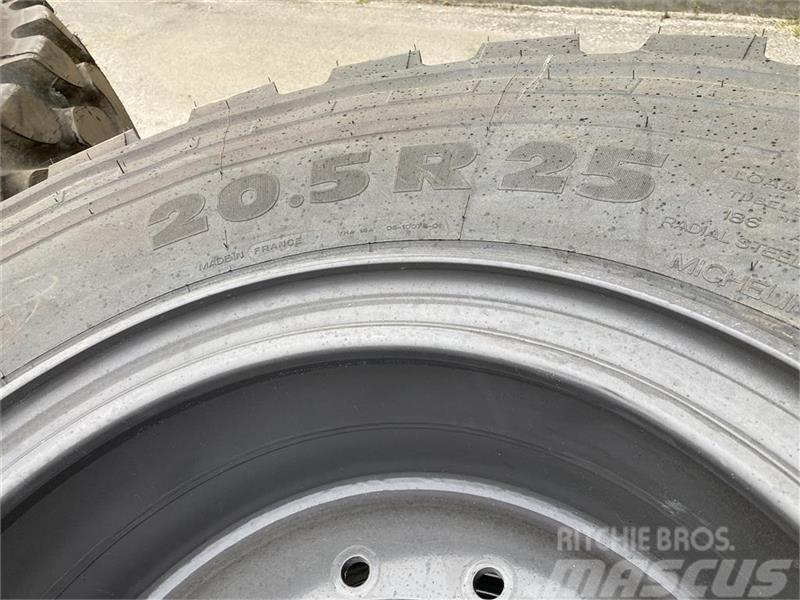 Michelin 20.5R25 Fabriksny dæk fra Case 621. Gume, točkovi i felne