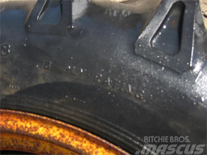 Bridgestone 13.6x28 dæk på 8 huls fælg Gume, točkovi i felne