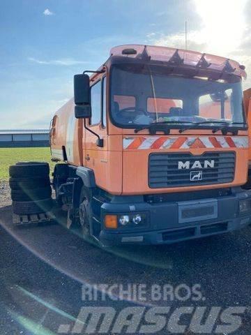 MAN ME 220 B Bucher Optifant 70 Polovni kamioni za čišćenje