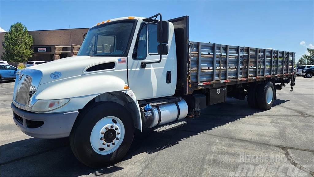 International 4000 Kamioni za prevoz životinja