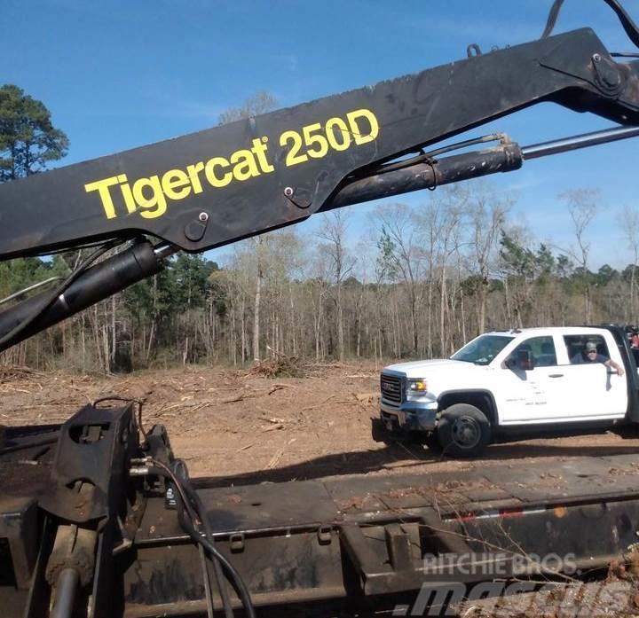 Tigercat 250D Utovarivači stabala