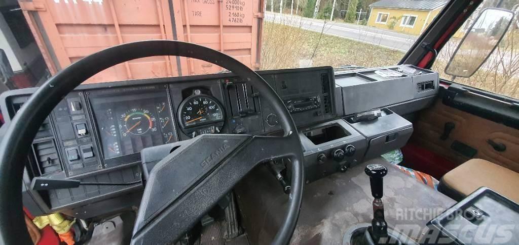 Scania 82 M henkilönostin Kamioni sa kranom