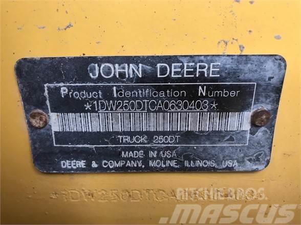 John Deere 250D II Zglobni damperi