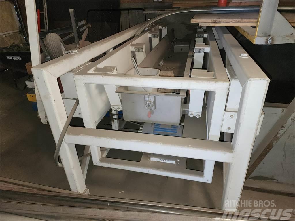  CUSTOM EQUIPMENT Deamco Feeder Conveyor - VCNF-U-1 Ostale poljoprivredne mašine