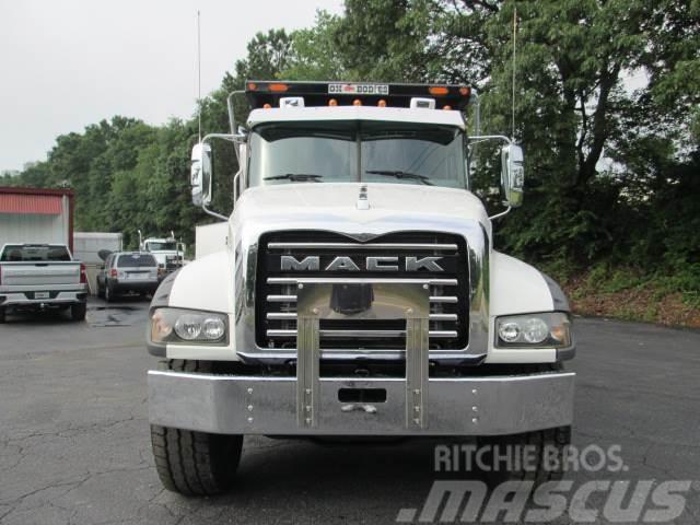 Mack GR64BR Kiperi kamioni