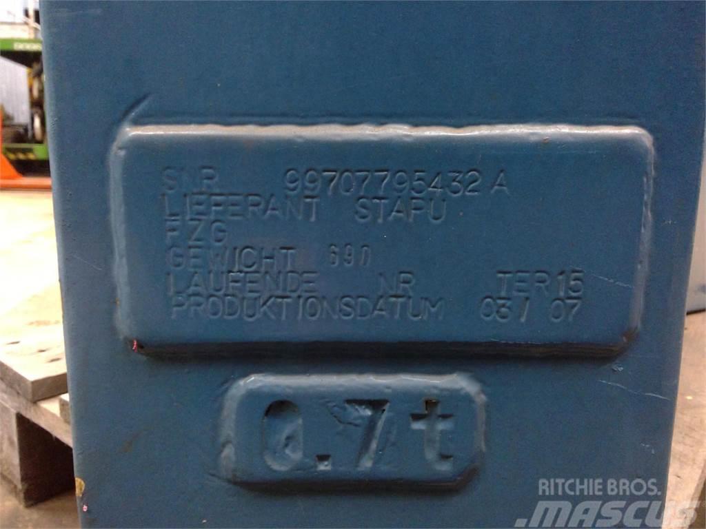 Faun ATF 40G-2 Counterweight 0,7 ton right side Delovi i oprema za kran
